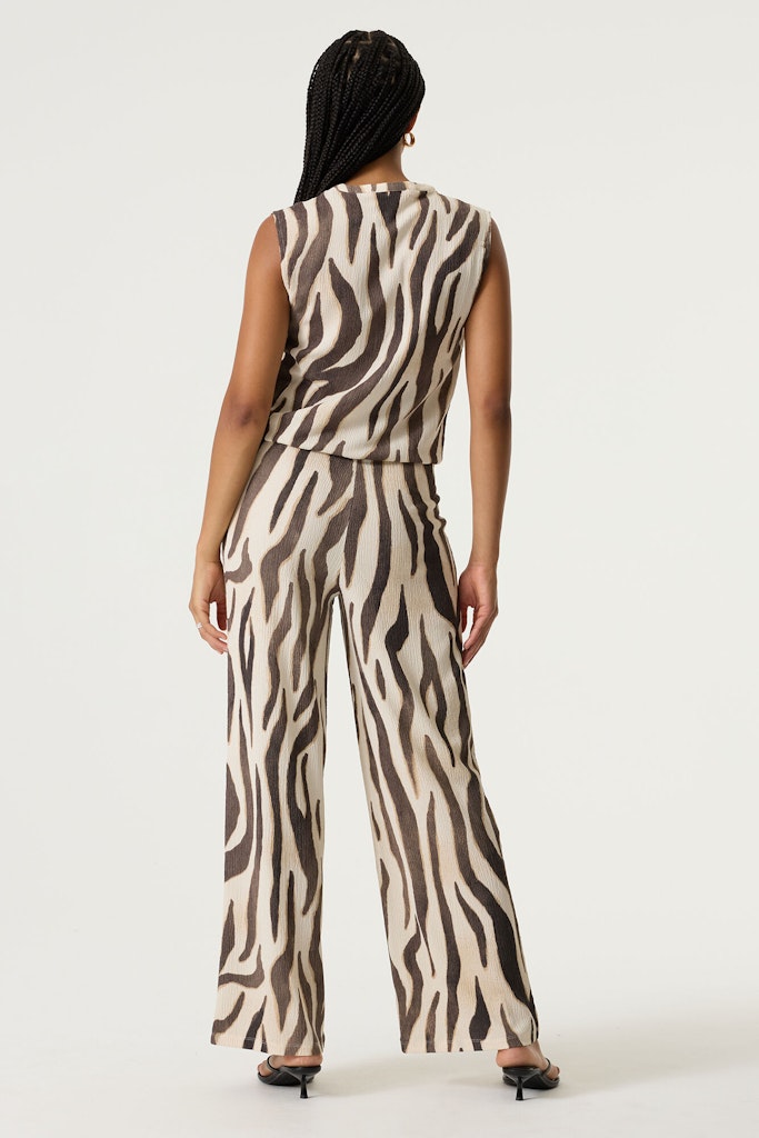 Garcia_springsummer-2026_2082_Q260110-2082 (1)