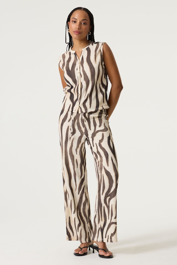 Garcia_springsummer-2026_2082_Q260110-2082