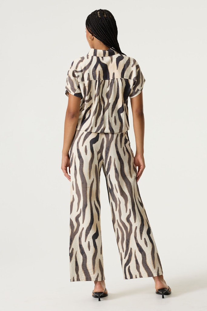Garcia_springsummer-2026_2082_Q260113-2082 (1)