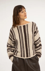 boat-neck-sweater-with-striped-pattern-light-beige-dessin_99701add-2218-4475-9c3b-175cb79c97f8