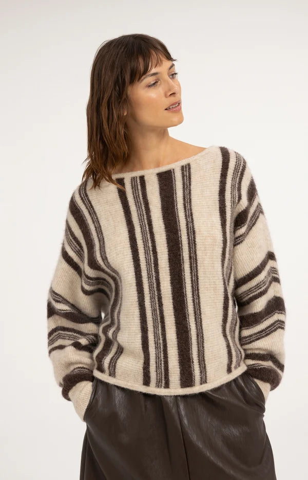 boat-neck-sweater-with-striped-pattern-light-beige-dessin_99701add-2218-4475-9c3b-175cb79c97f8