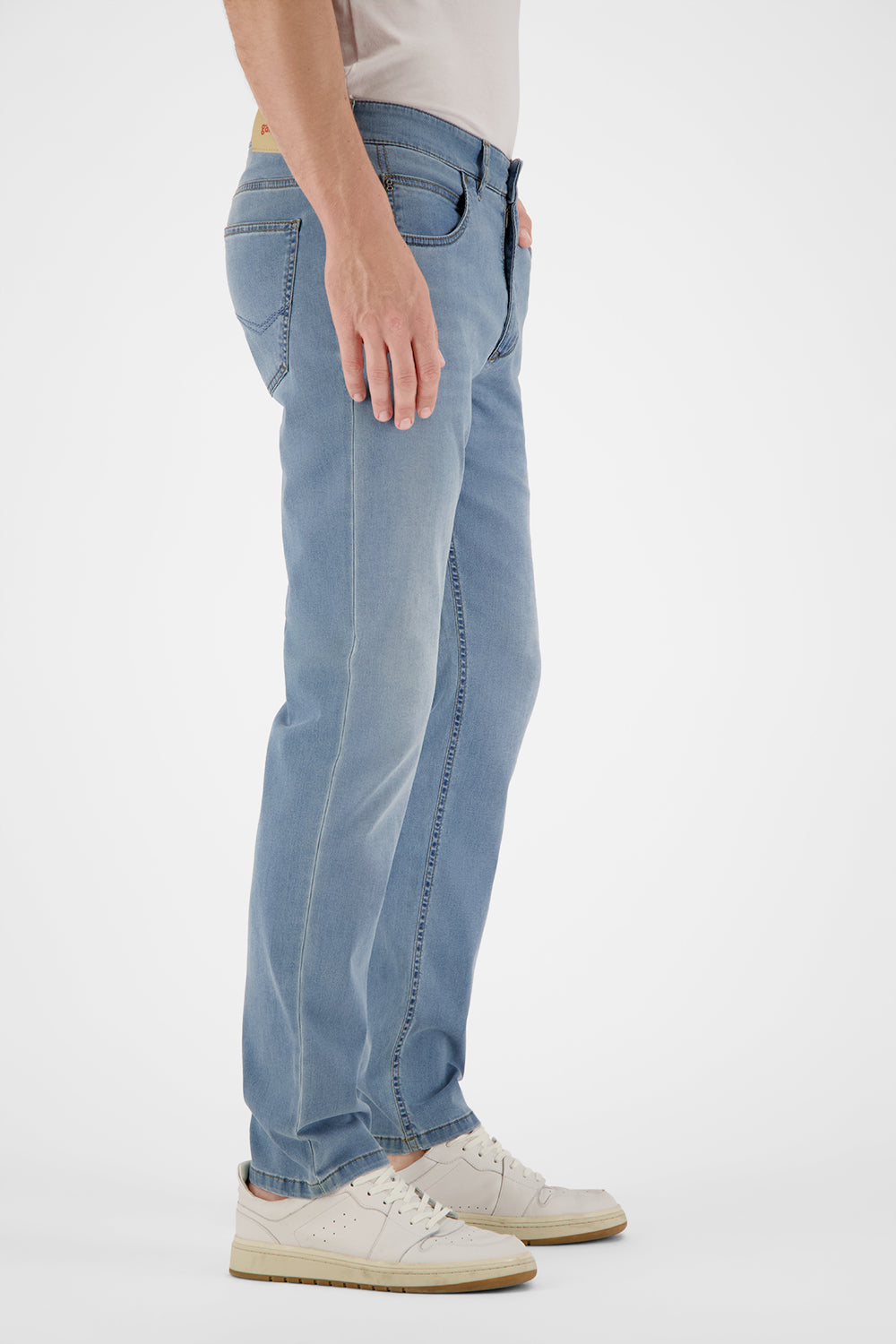 bradley-1-hellblau-