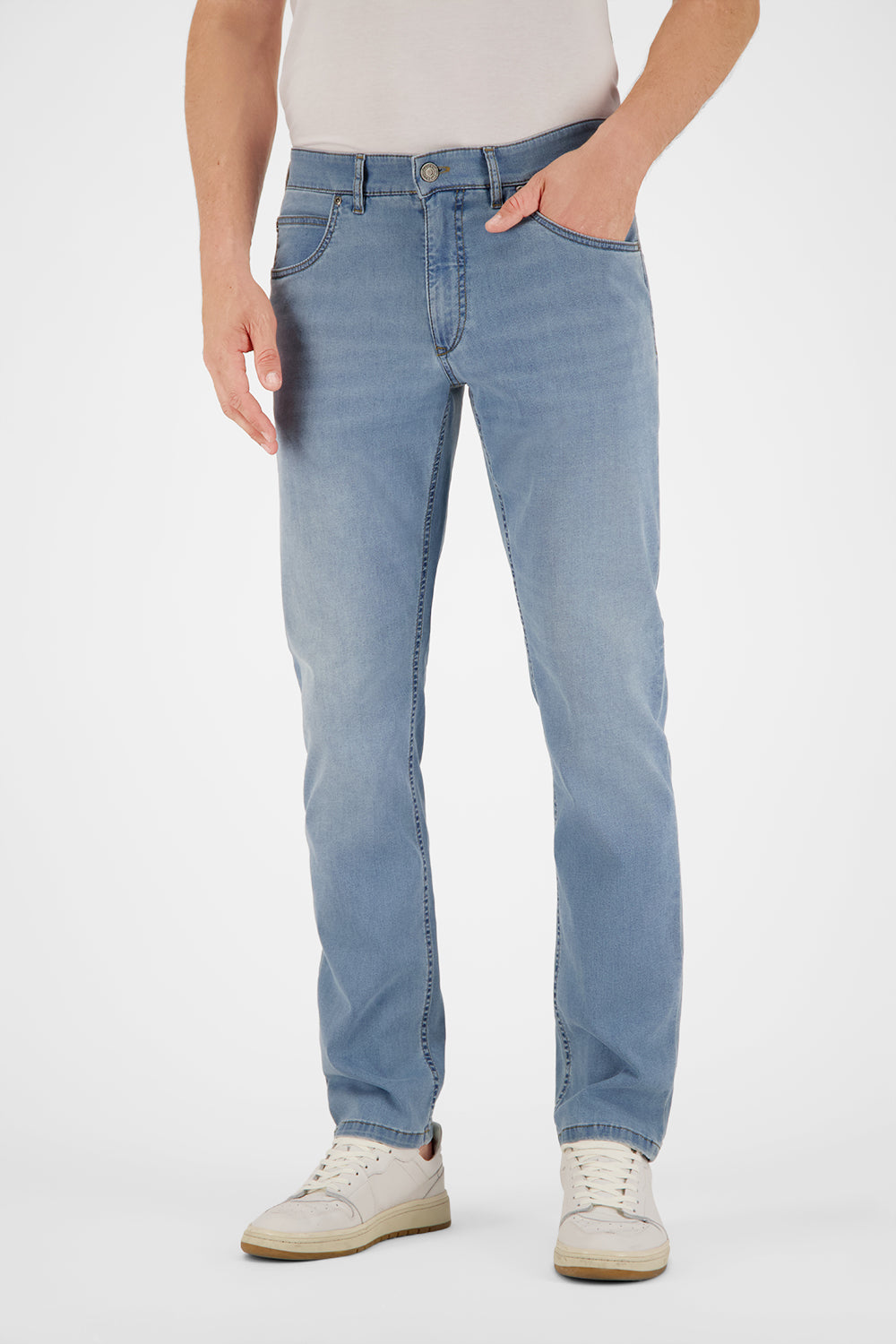 bradley-1-hellblau-