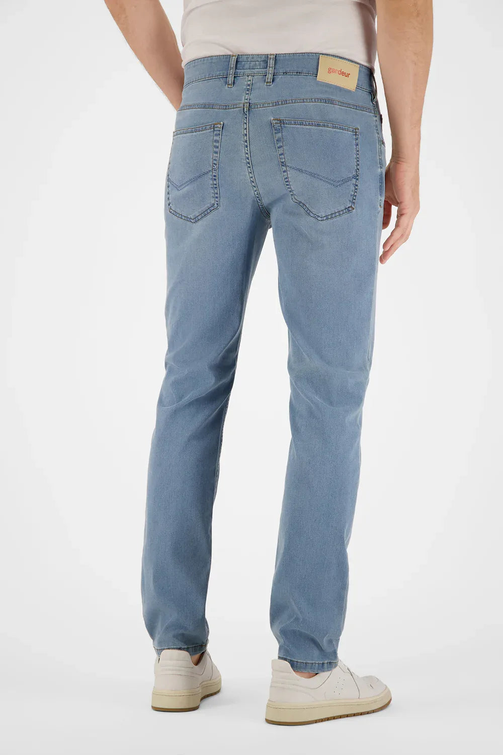 bradley-1-hellblau-