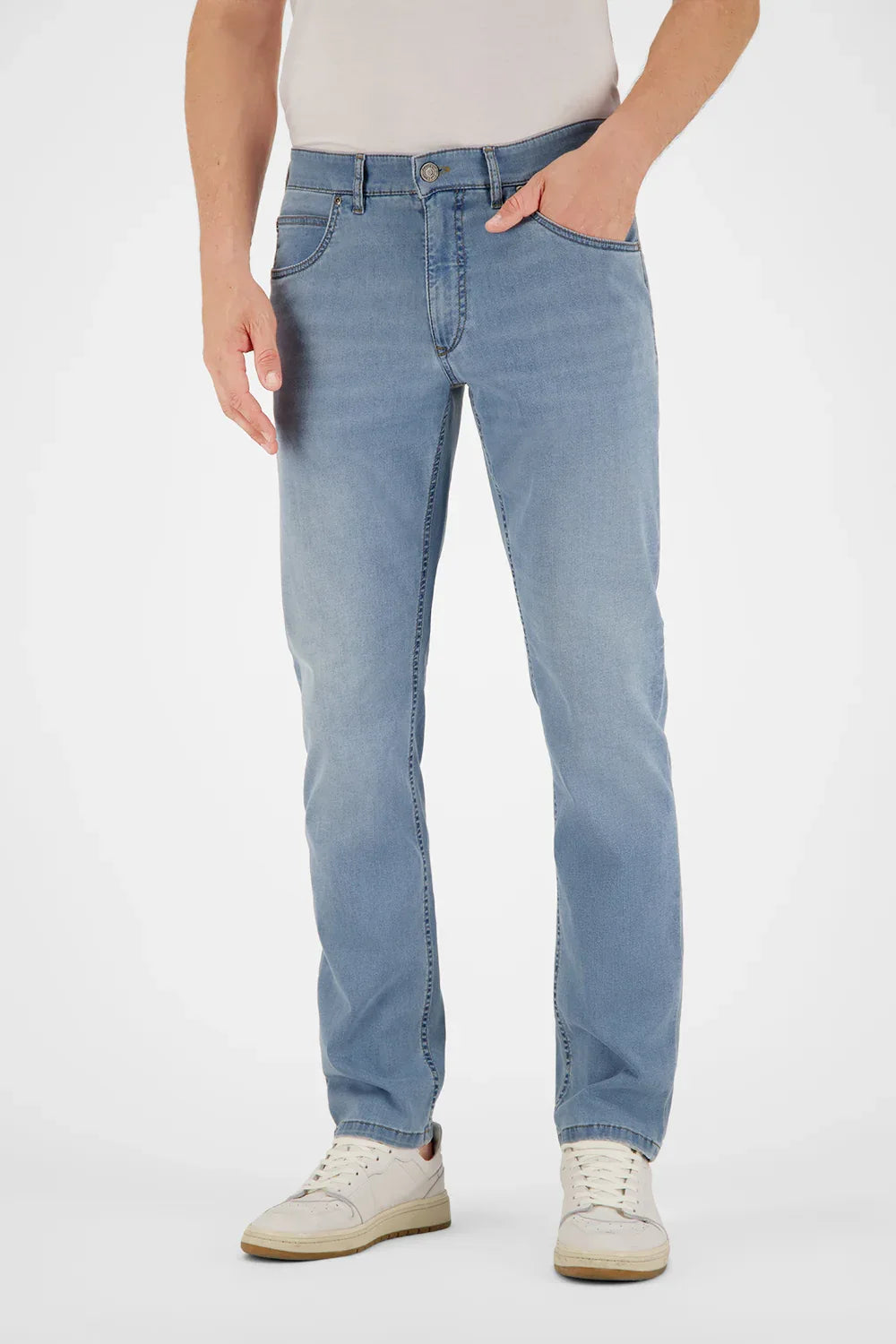 bradley-1-hellblau-