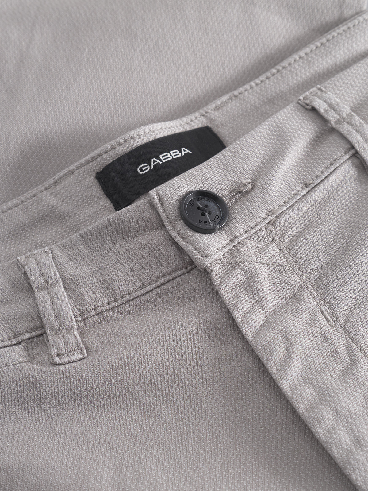 dale.chi-grey-paloma-