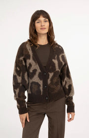 knitted-cardigan-with-pattern-and-batwing-sleeves-cocoa-brown-dessin_4be3c7c3-717e-4ef5-9b86-a4a2144de8b2