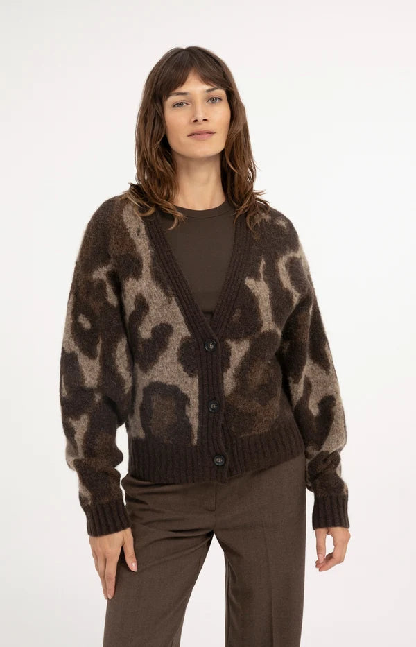 knitted-cardigan-with-pattern-and-batwing-sleeves-cocoa-brown-dessin_4be3c7c3-717e-4ef5-9b86-a4a2144de8b2