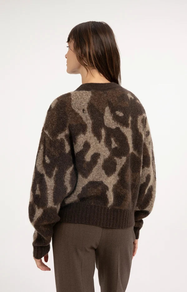 knitted-cardigan-with-pattern-and-batwing-sleeves-cocoa-brown-dessin_968ef36d-262c-4869-8999-fe60aee7f5e2