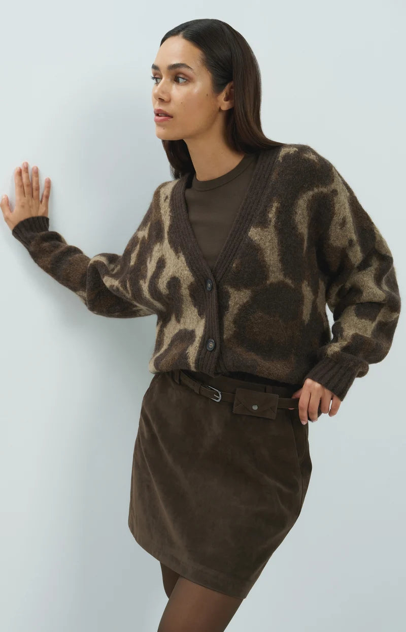 knitted-cardigan-with-pattern-and-batwing-sleeves-cocoa-brown-dessin_acb46ac5-15fa-4ed5-bd8d-f4ec3b82a894