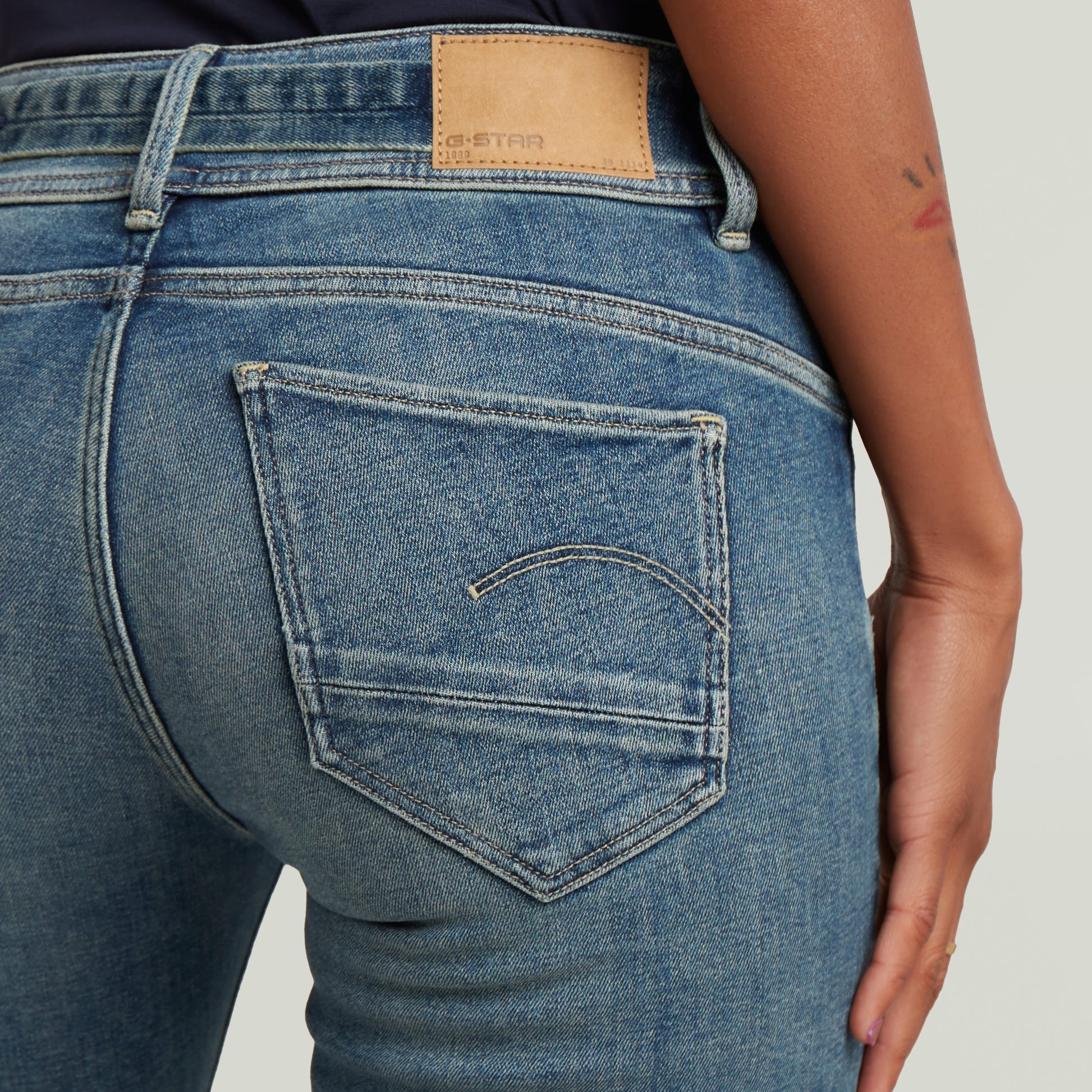 midge-slim-straight-wmn-