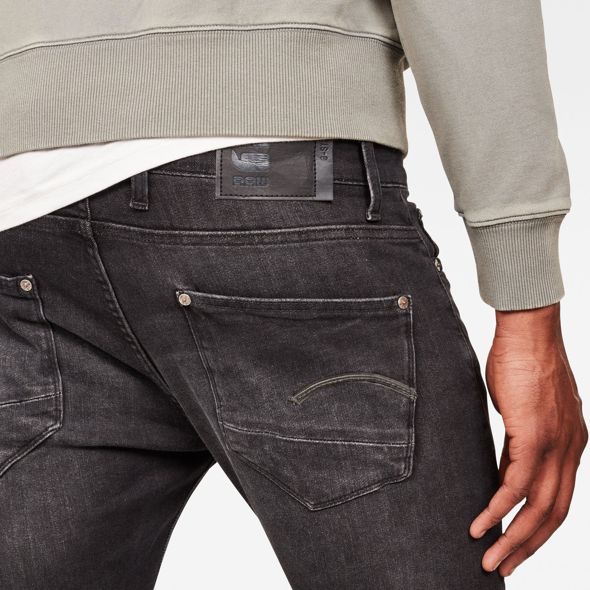 revend-skinny-men