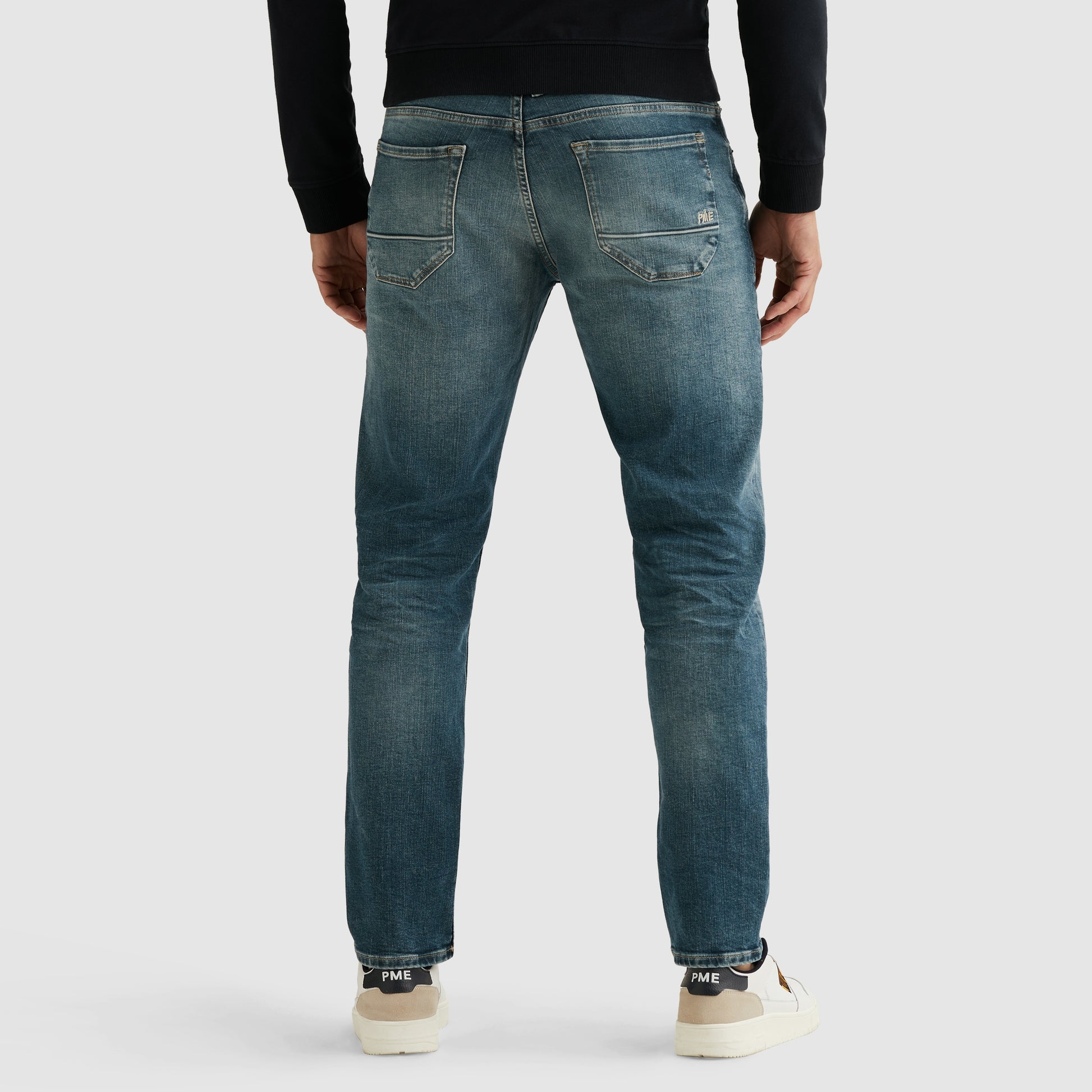 wingload-gray-blue-sky-men