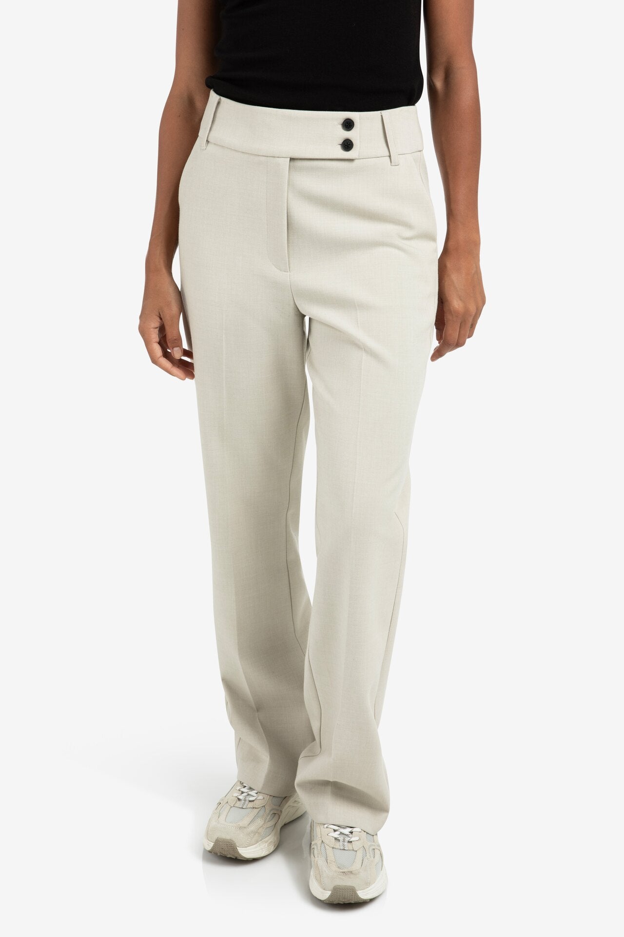 yaya-hose-mit-schickem-bund-